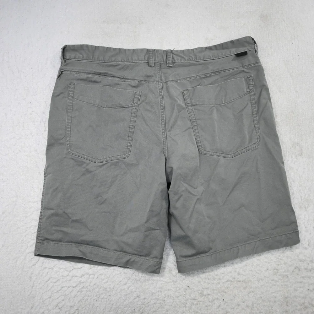 The North Face Shorts Mens 38 Regular Gray‎ Chino Flat Front Zipper Pocket